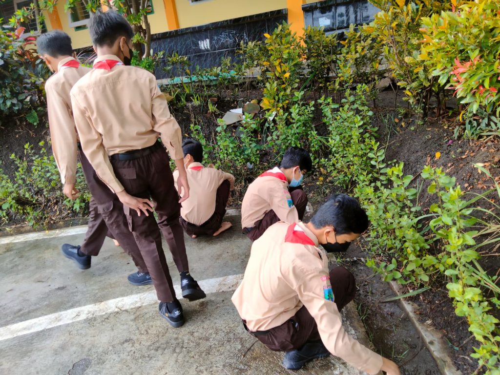 Kerja Bakti Adiwiyata